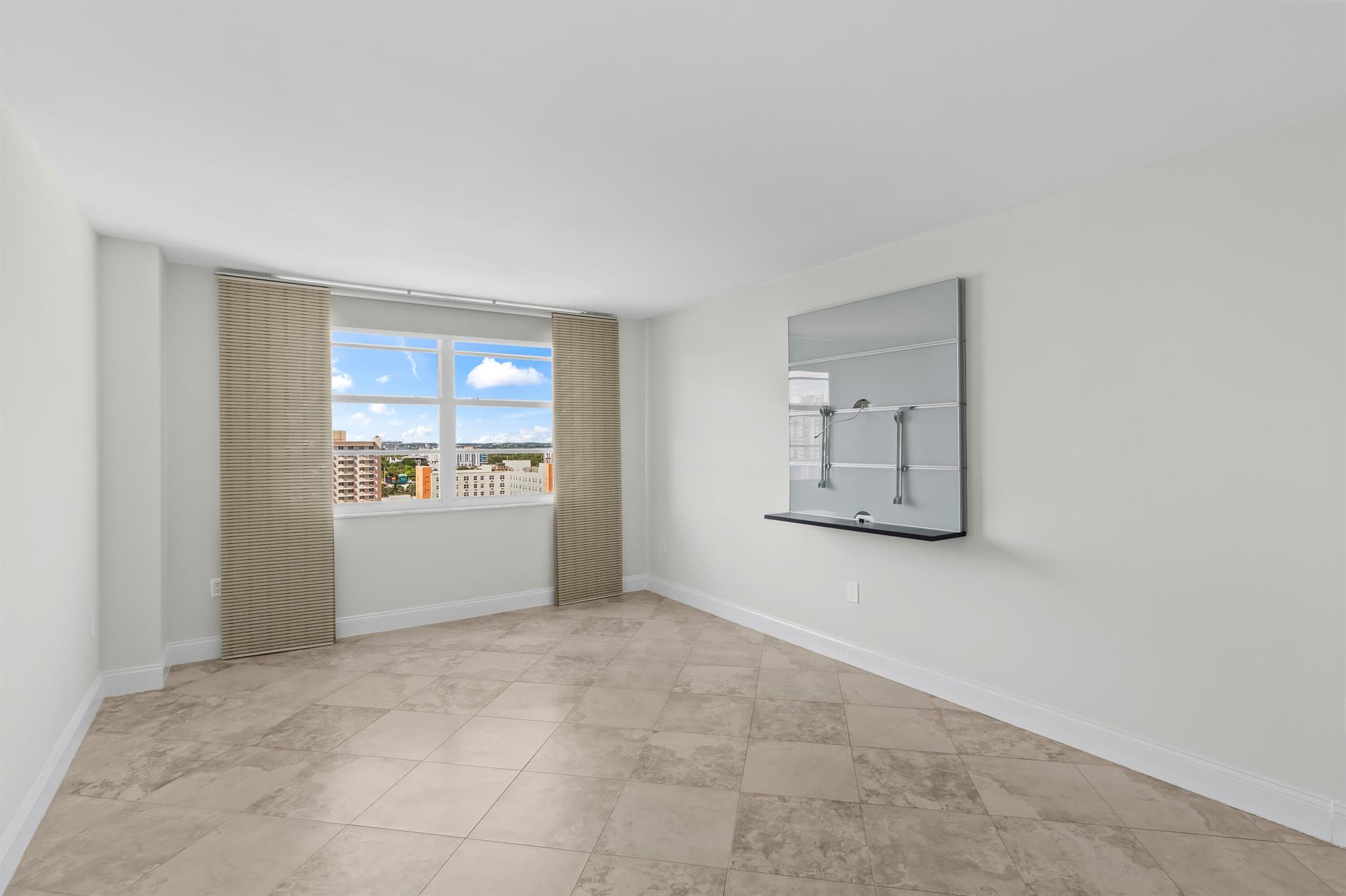 ADMIRALS PORT CONDO WEST - Residential