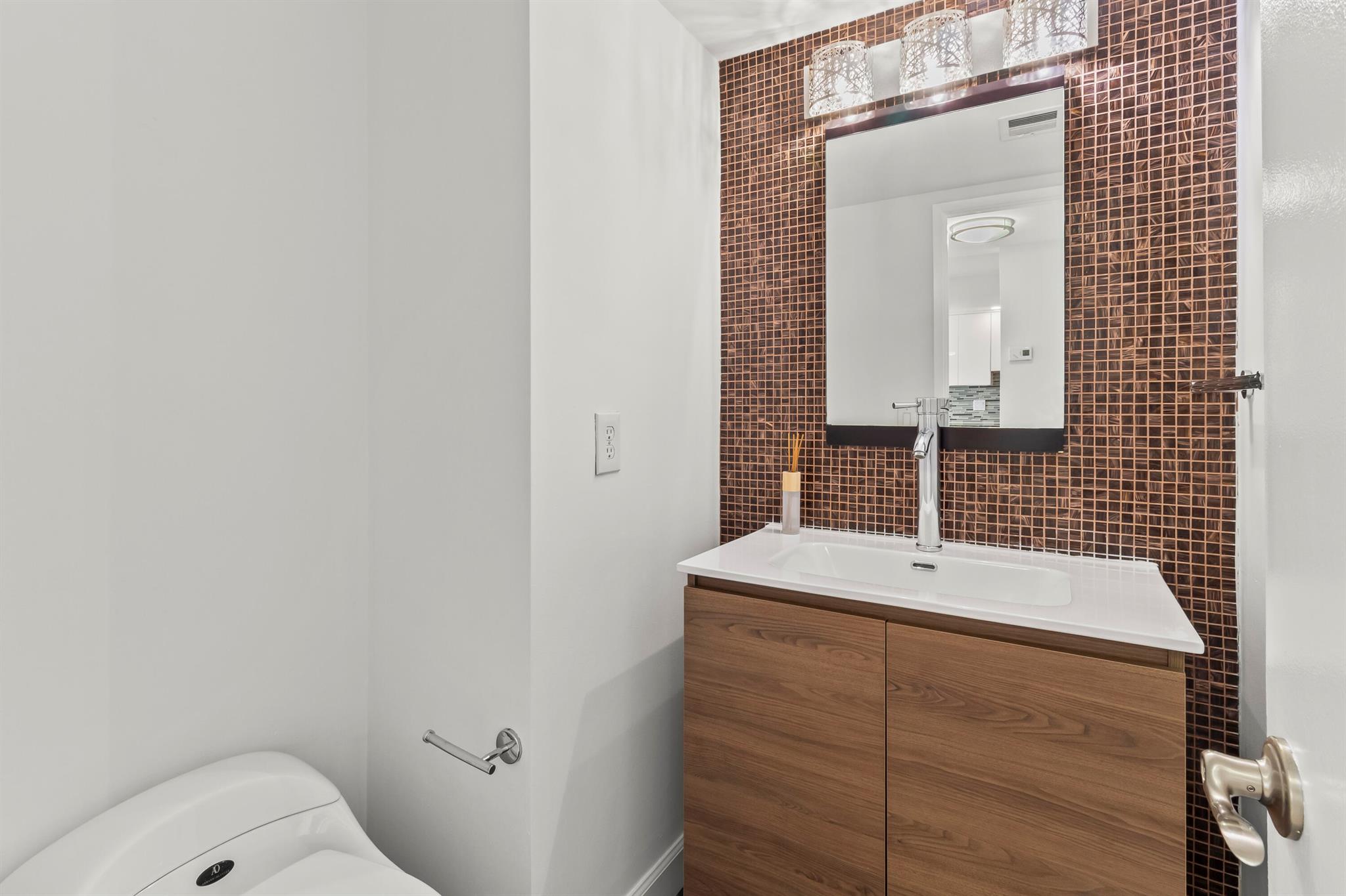 ADMIRALS PORT CONDO WEST - Residential