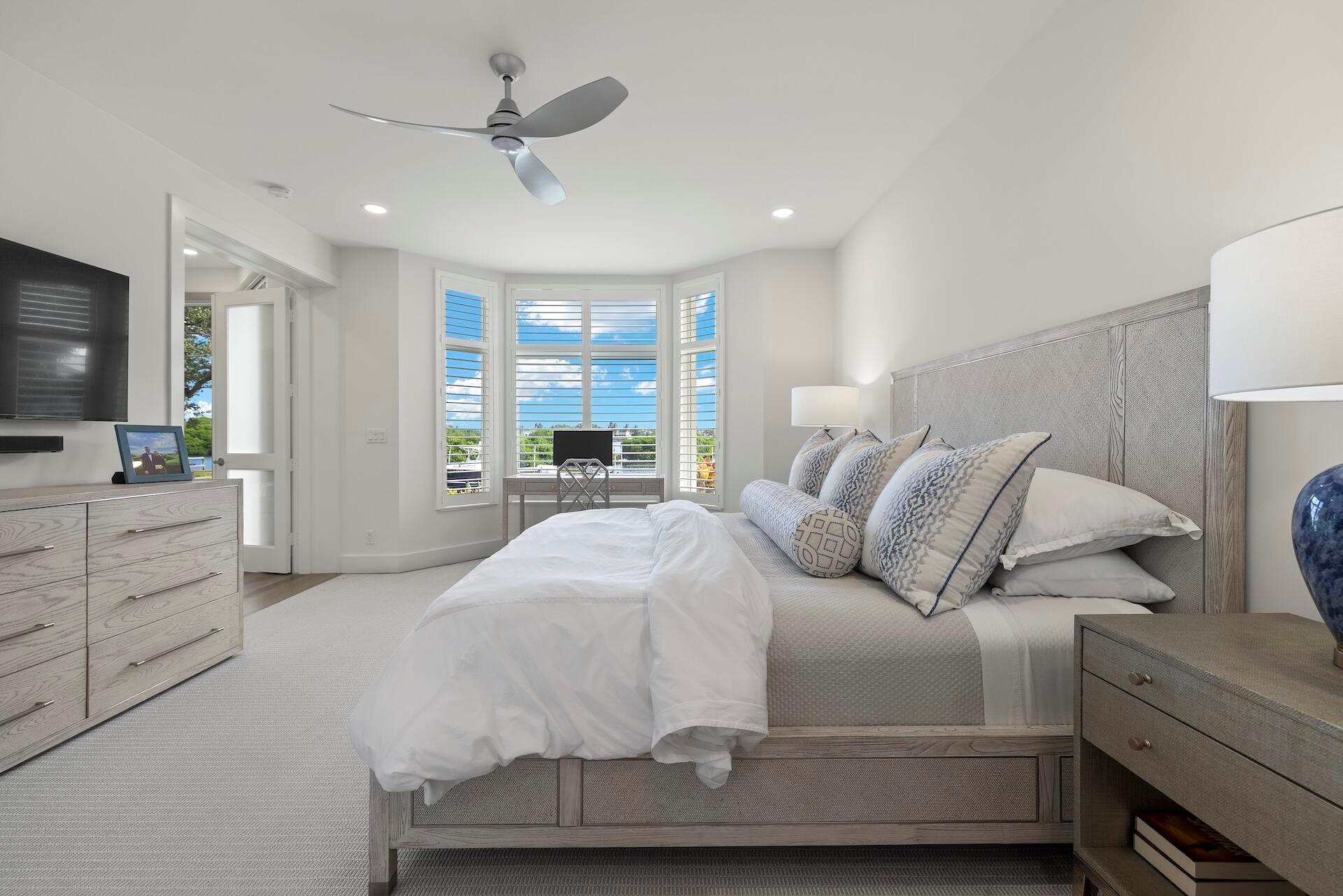 ADMIRALS COVE - Residential