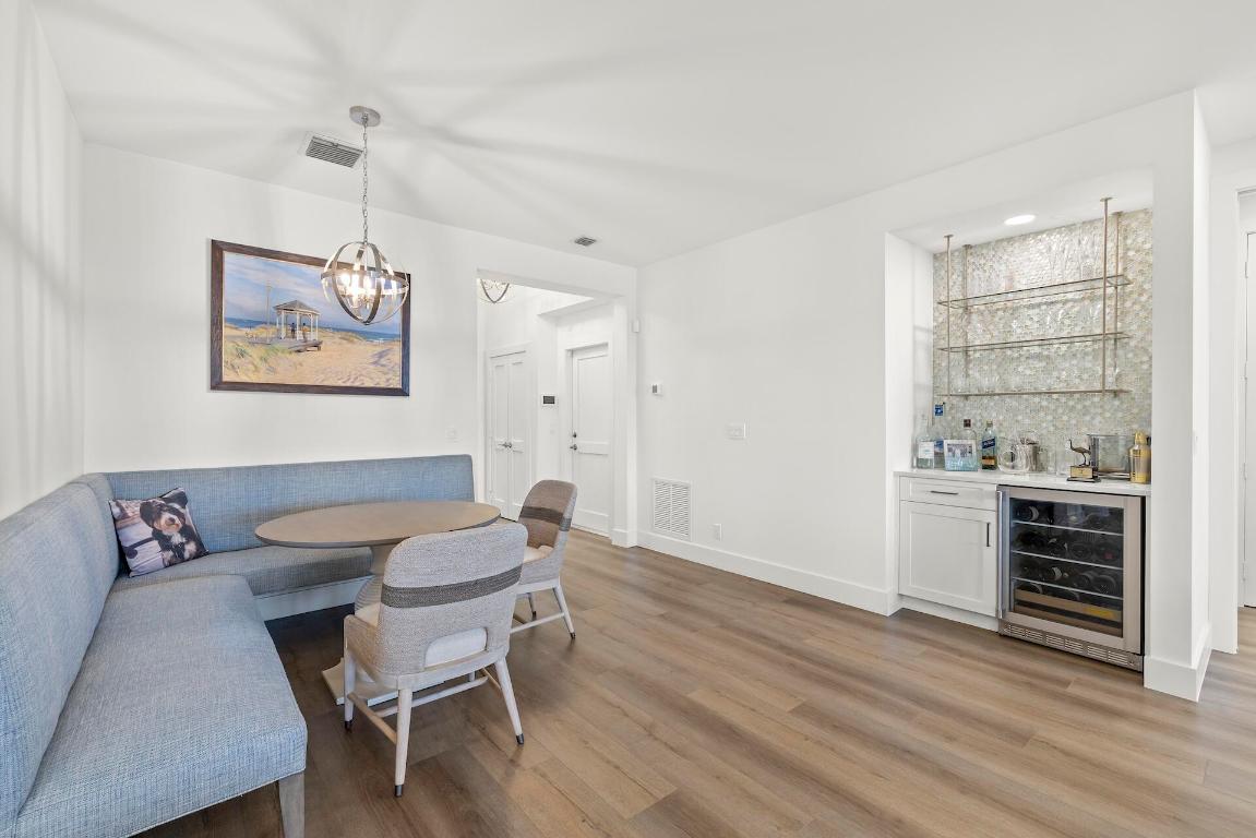 ADMIRALS COVE - Residential