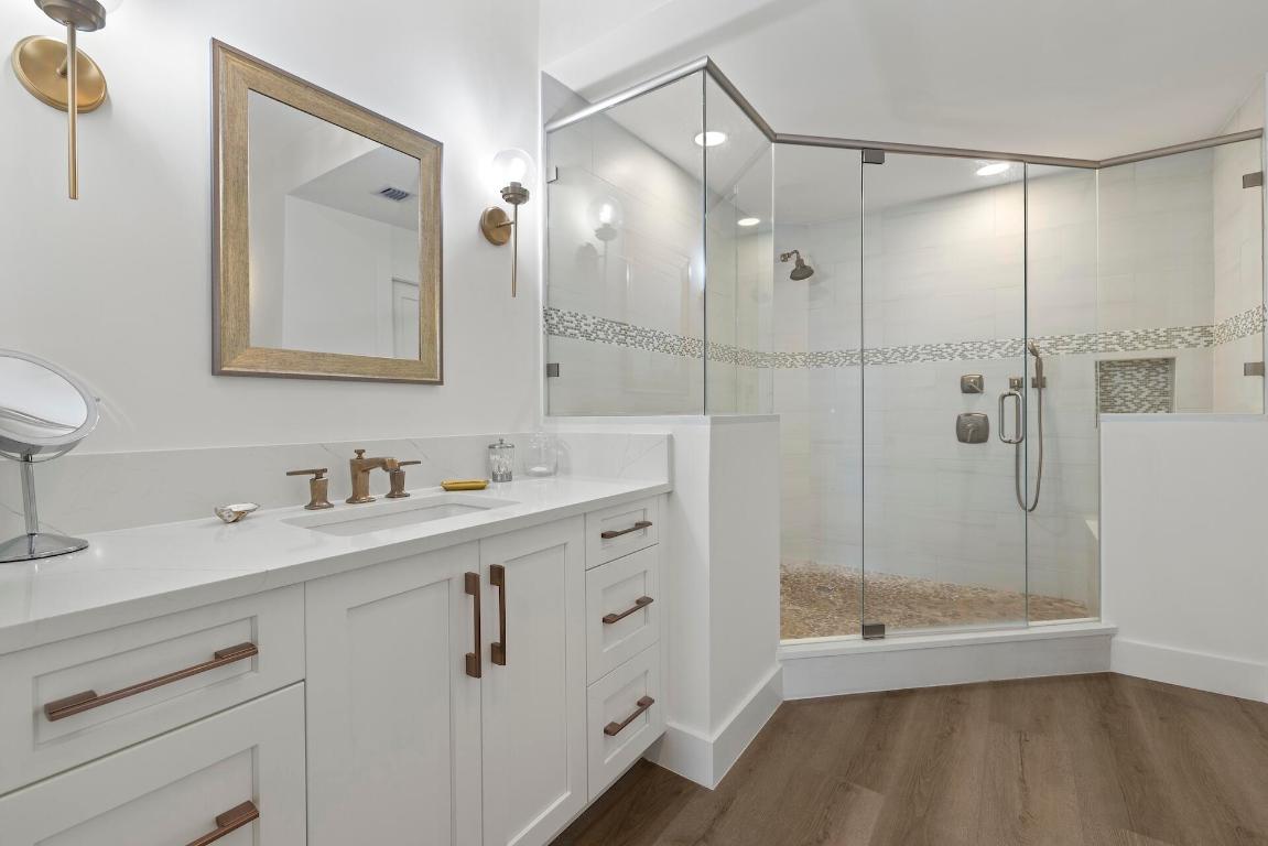 ADMIRALS COVE - Residential