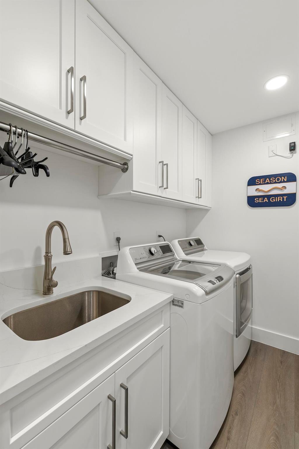 ADMIRALS COVE - Residential