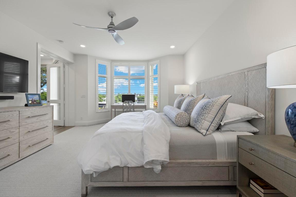 ADMIRALS COVE - Residential