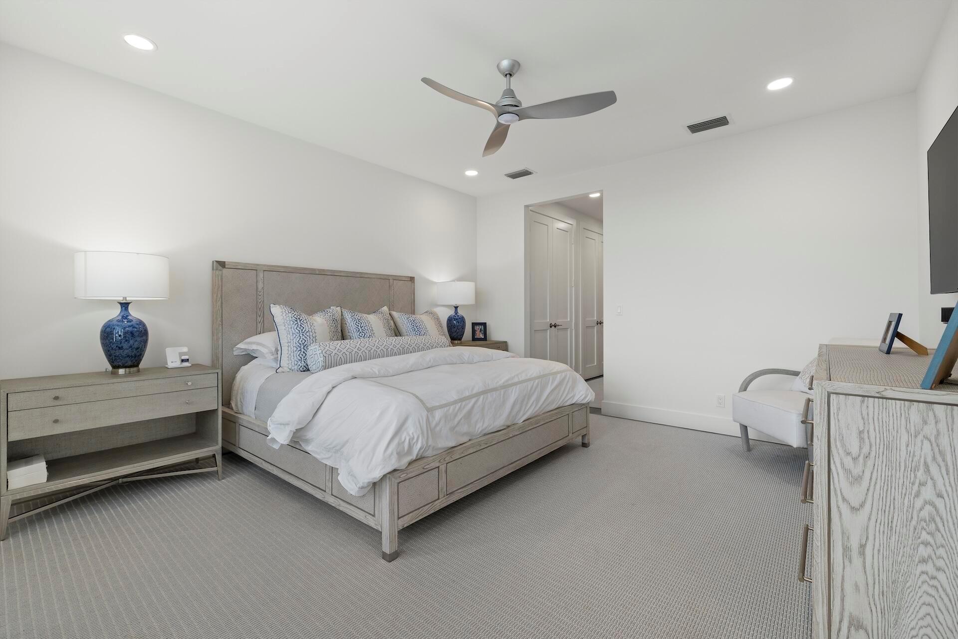 ADMIRALS COVE - Residential