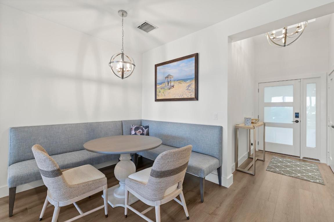 ADMIRALS COVE - Residential