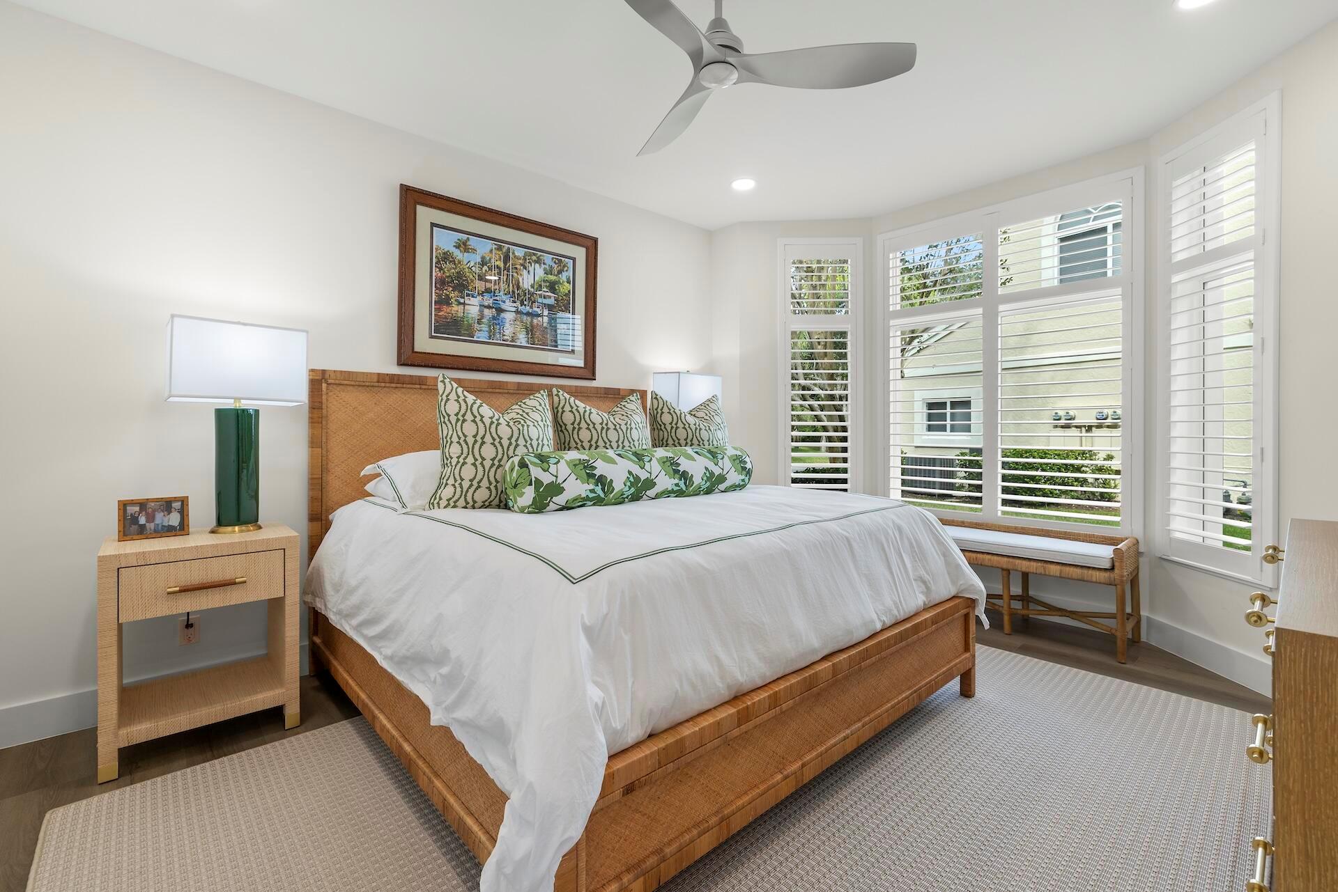 ADMIRALS COVE - Residential