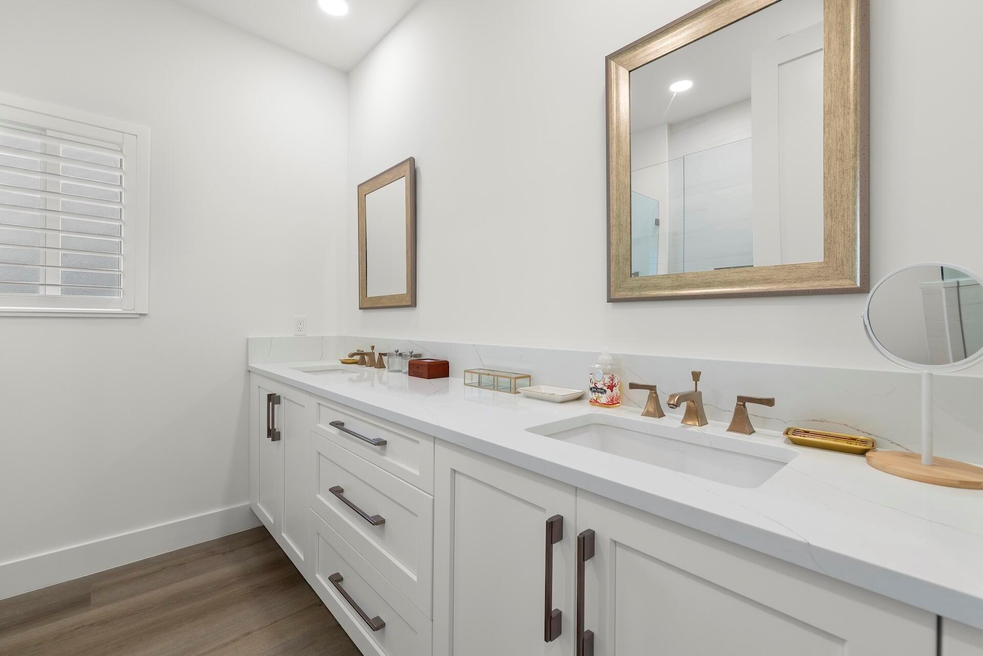 ADMIRALS COVE - Residential