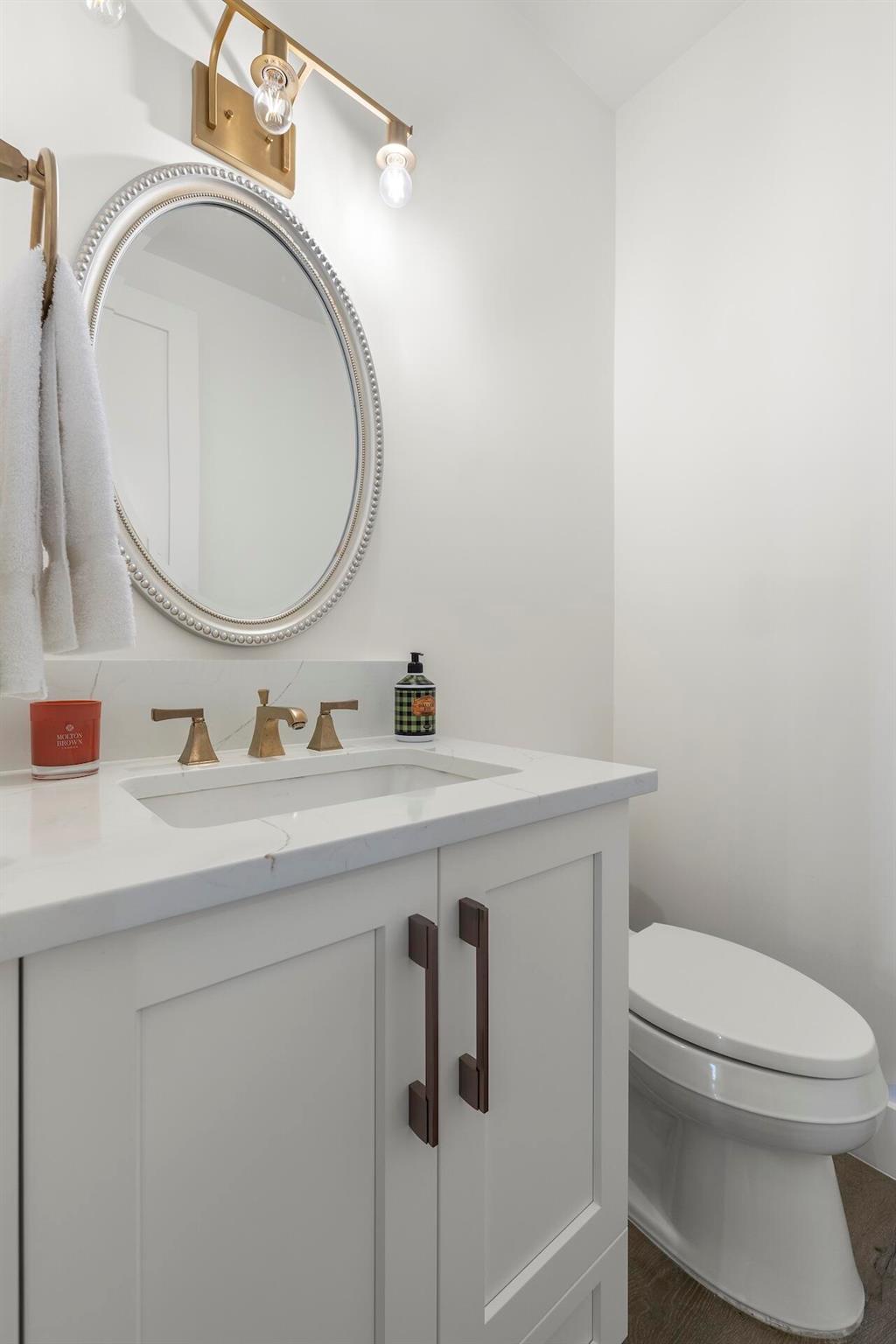 ADMIRALS COVE - Residential