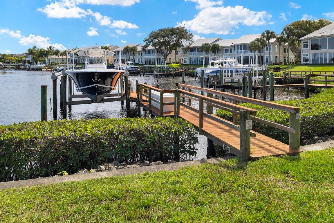 ADMIRALS COVE - Residential