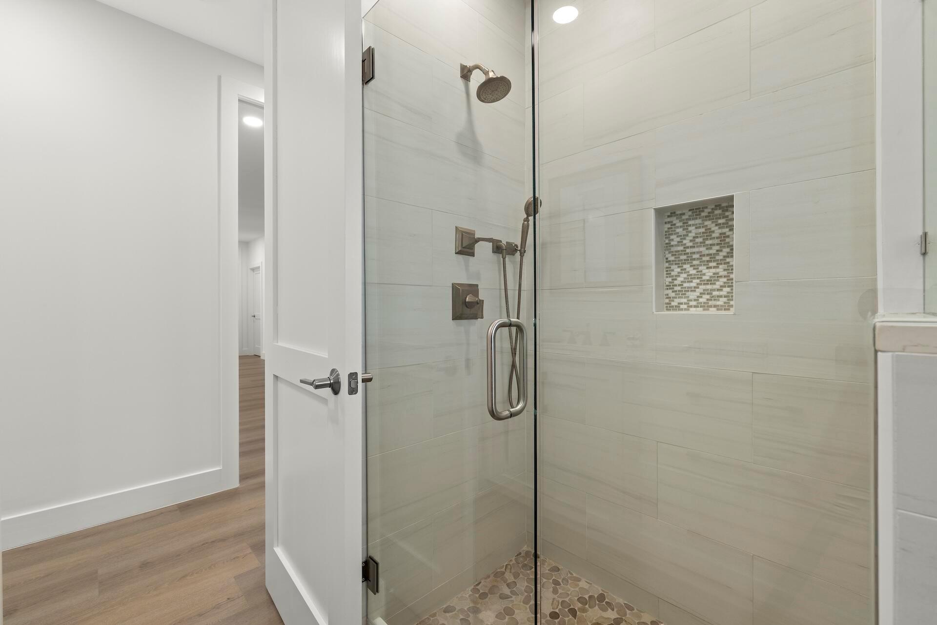 ADMIRALS COVE - Residential