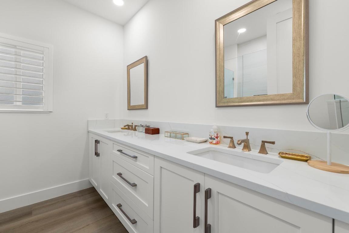 ADMIRALS COVE - Residential