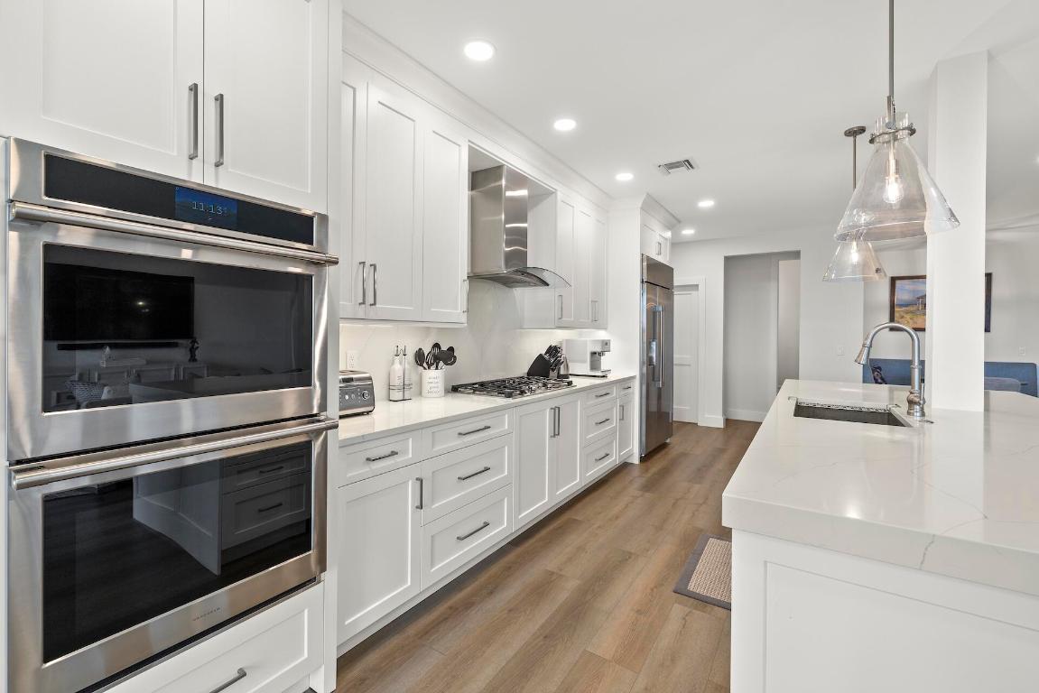 ADMIRALS COVE - Residential