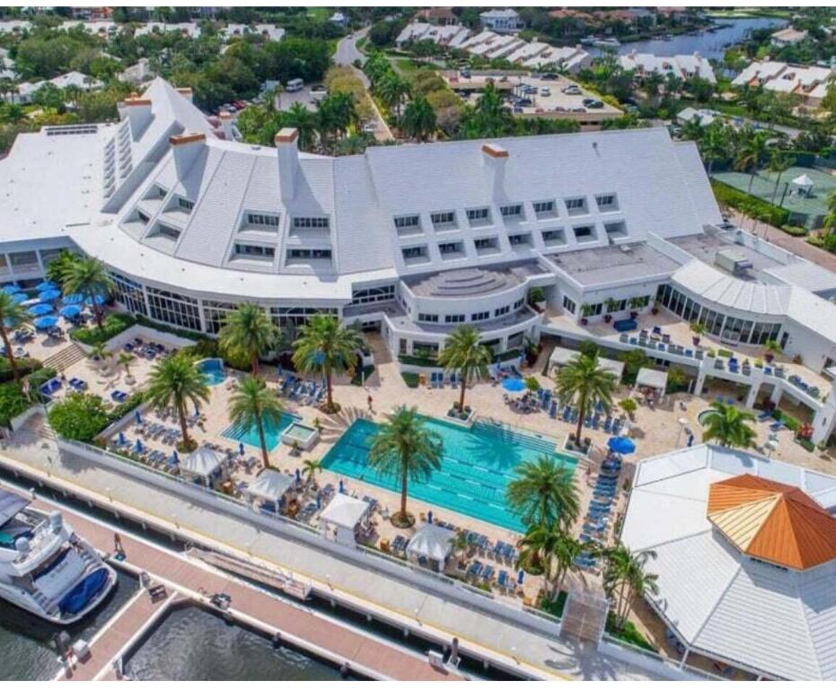 ADMIRALS COVE - Residential