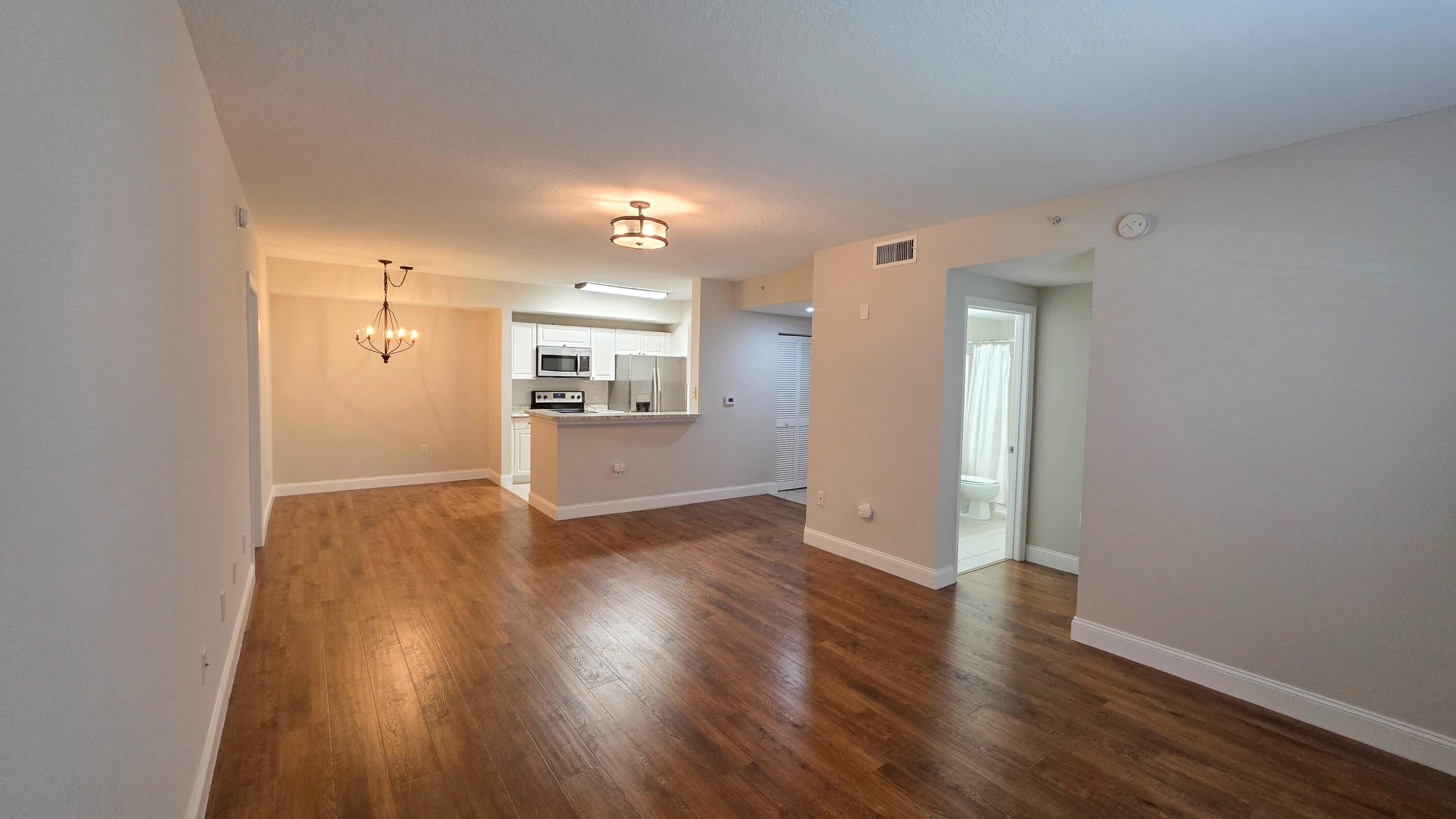 5090 FAIRWAYS Circle H105