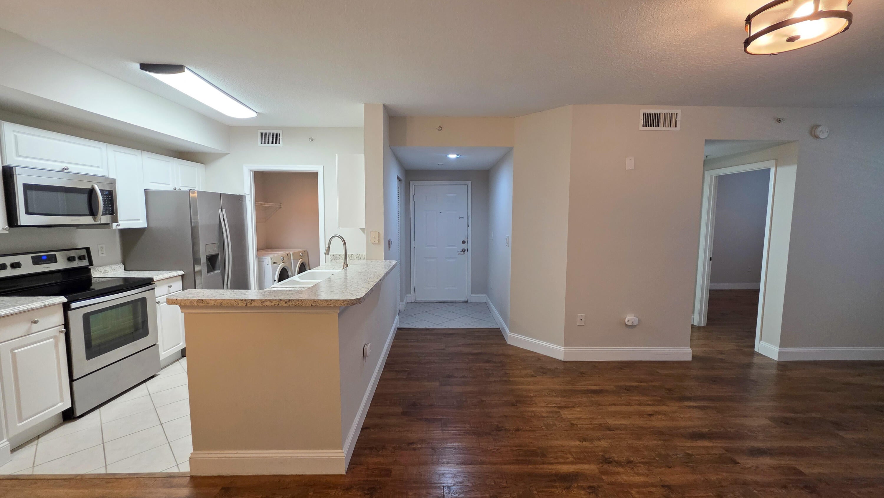 5090 FAIRWAYS Circle H105