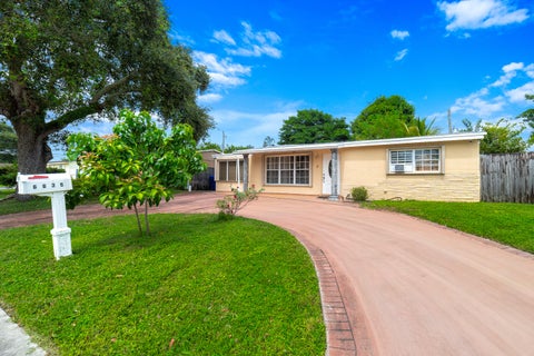 Tiny photo for 6635 Hope Street, Hollywood, FL 33024 (MLS # B26078836)