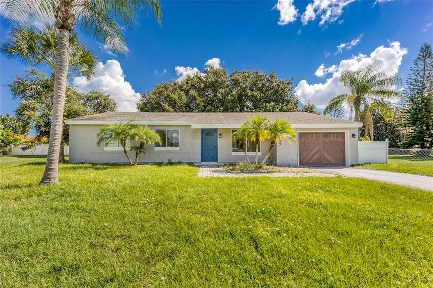 Charming 3 bed/2 bath ranch style home in quiet cul-de sac in the Park's Edge neighborhood of Port Saint Lucie, FL. Great starter home or investment property. Open living space with large windows allowing natural light throughout. Large lot features an expansive backyard perfect for a pool. The community features a clubhouse with a Pool, Shuffle Board and Tennis Courts. Convenient to Whispering Pines Park, Schools, Shopping, Restaurants, I-95 & FL Turnpike.