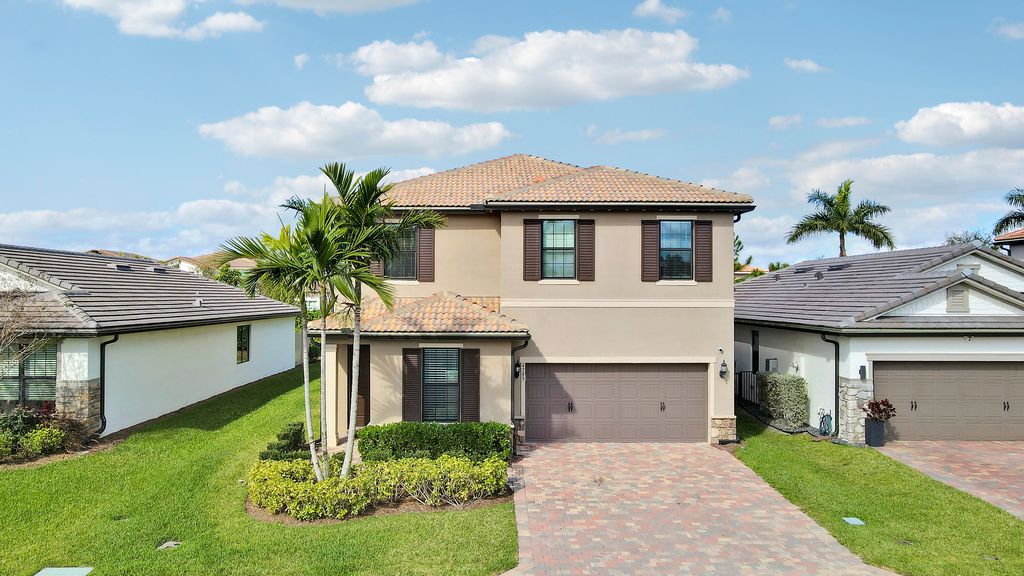 Photo of 4795 Chantilly Rd, Wellington, FL 33467 (MLS # B26001077)