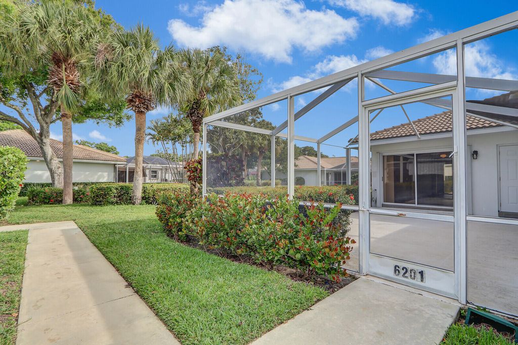 Photo of 6201 Geminata Oak Court, Palm Beach Gardens, FL 33410 (MLS # R10975114)