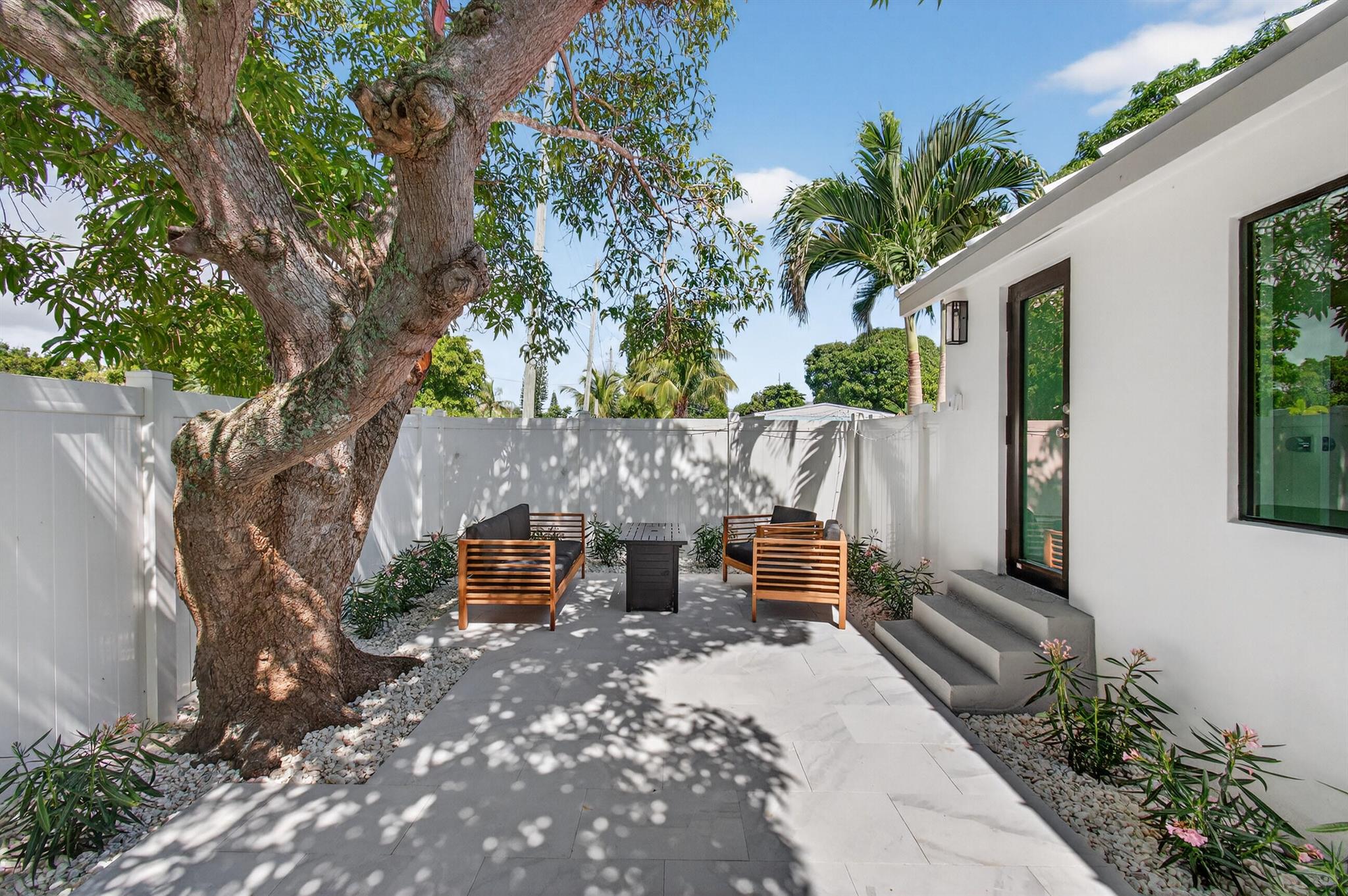 DELRAY TOWN OF - Residential Lease