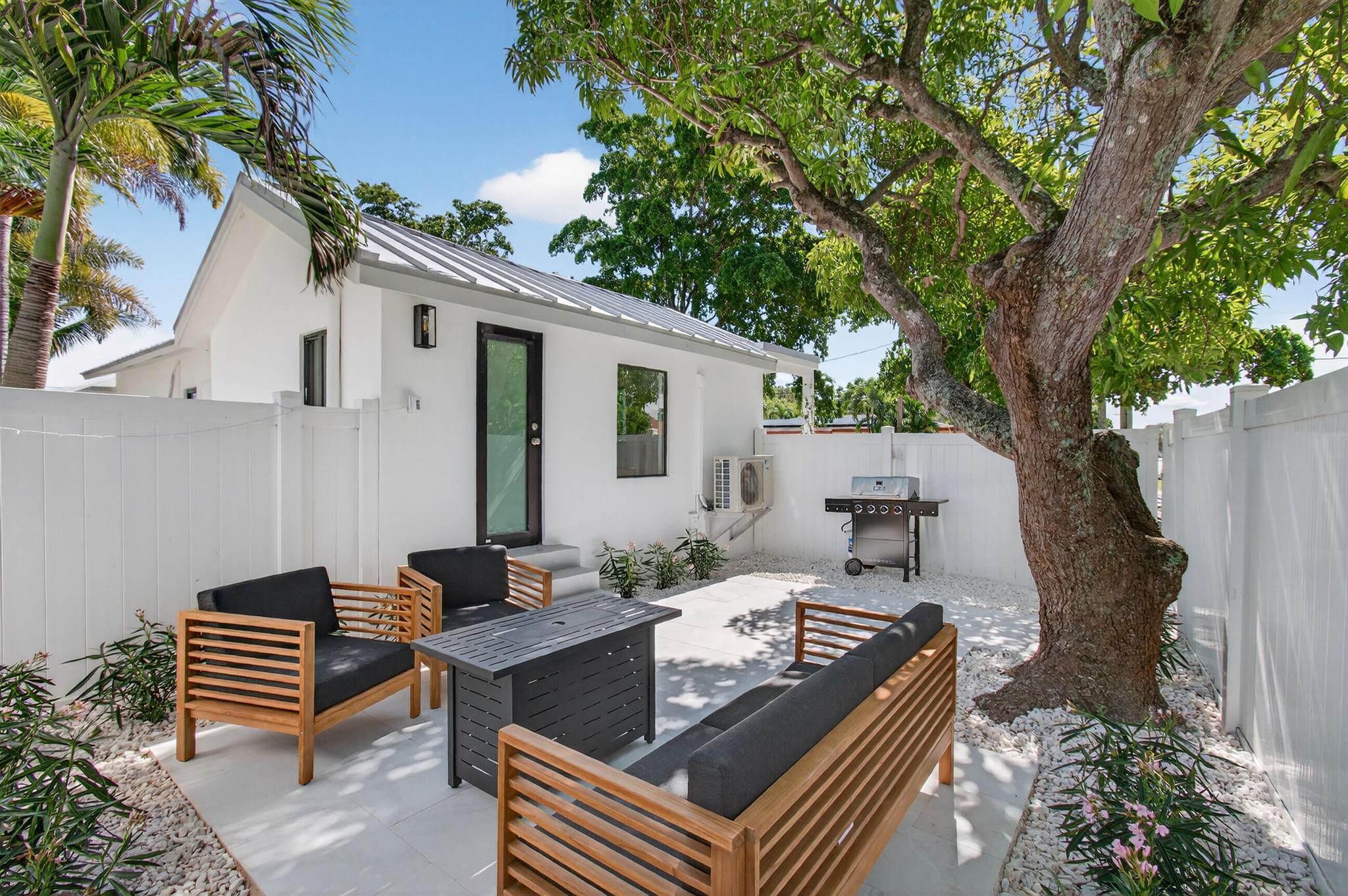 DELRAY TOWN OF - Residential Lease