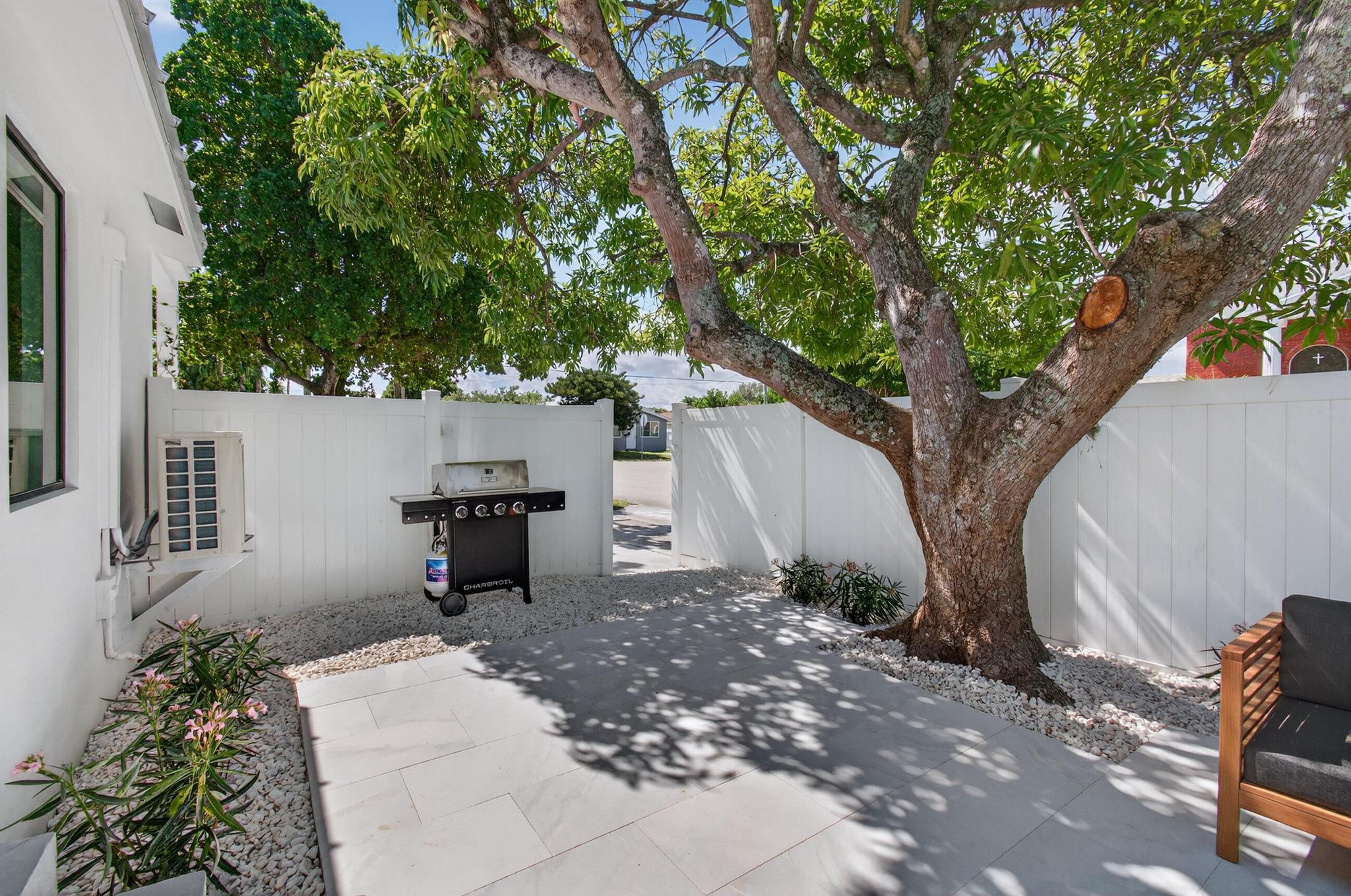 DELRAY TOWN OF - Residential Lease