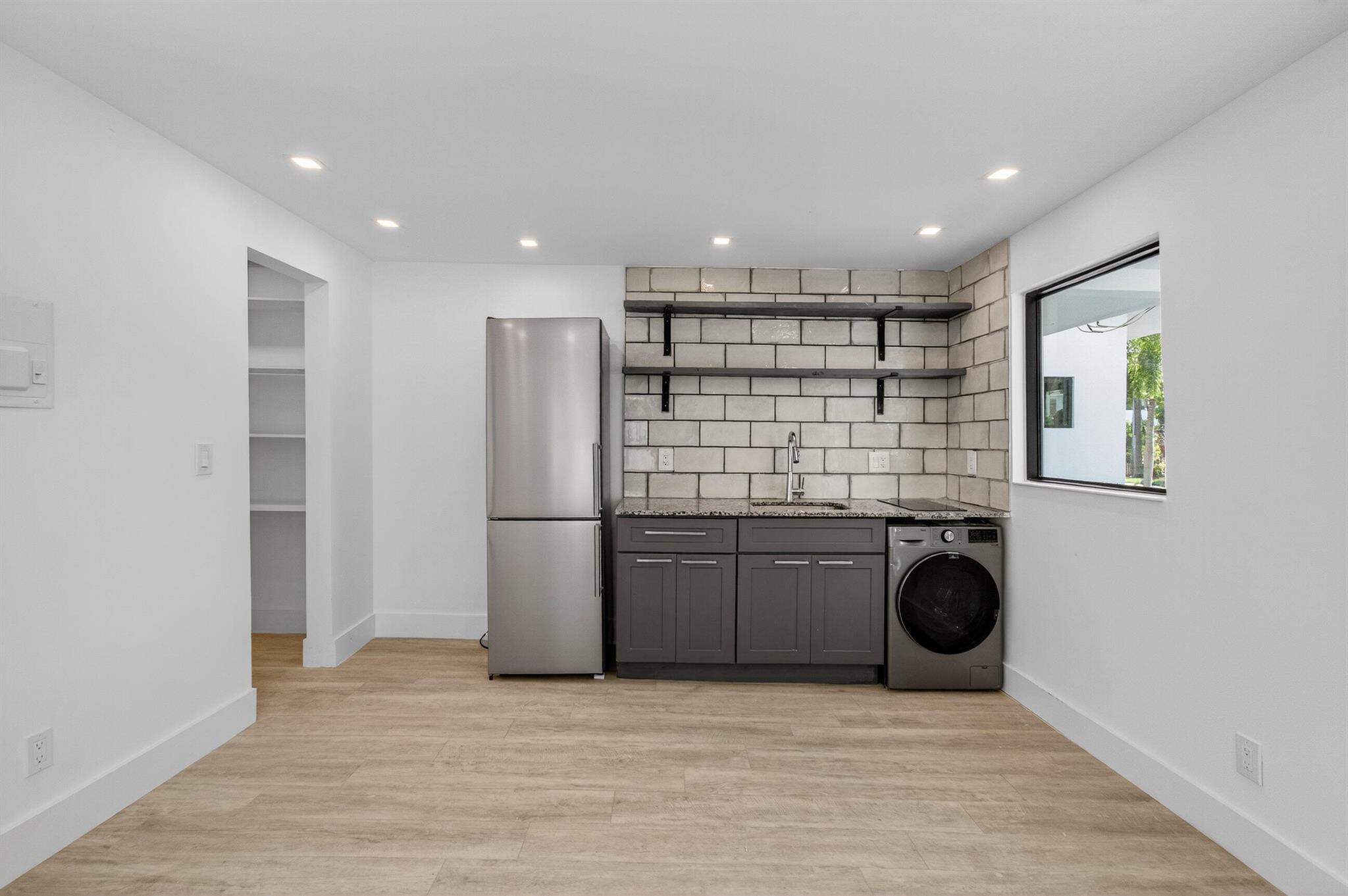 DELRAY TOWN OF - Residential Lease