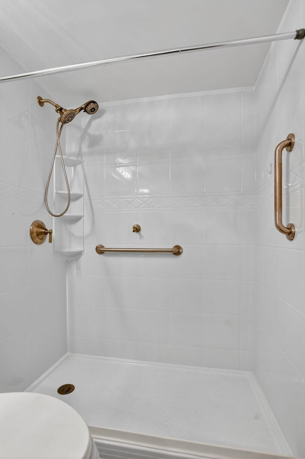 FANSHAW AT CENTURY VILLAG - Residential Lease