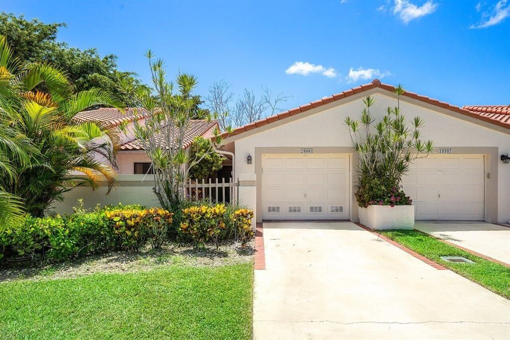 Photo of 20001 Mona Circle Cir, Boca Raton, FL 33434 (MLS # R10818365)