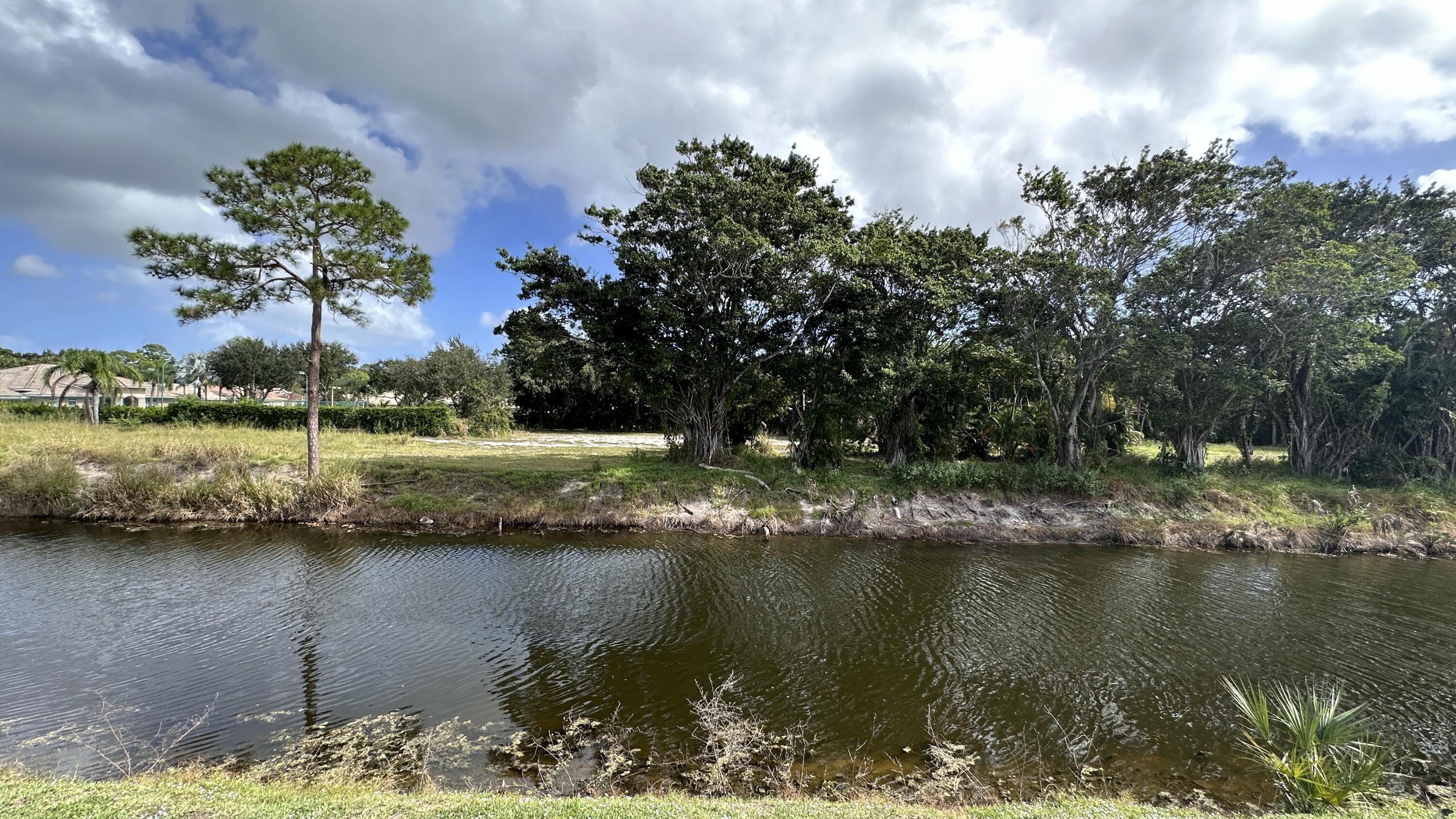PALM GREENS AT VILLA DEL RAY CONDO II - Residential