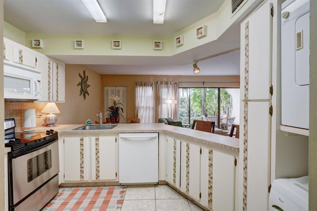 JUPITER OCEAN & RACQUET CLUB TENNIS VILLA - Residential