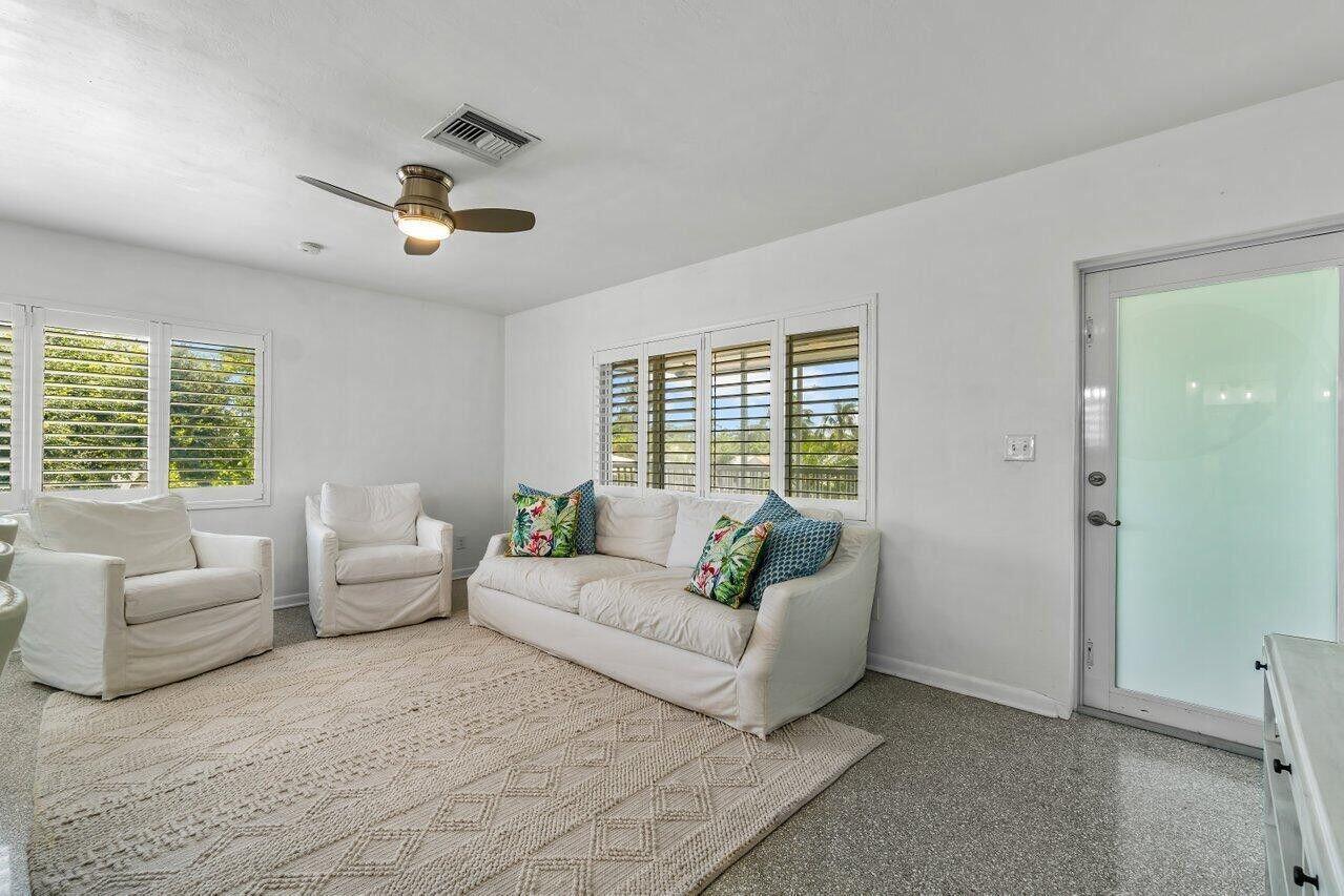 View photos, virtual tours, details... 426 NE 7th Avenue 2g