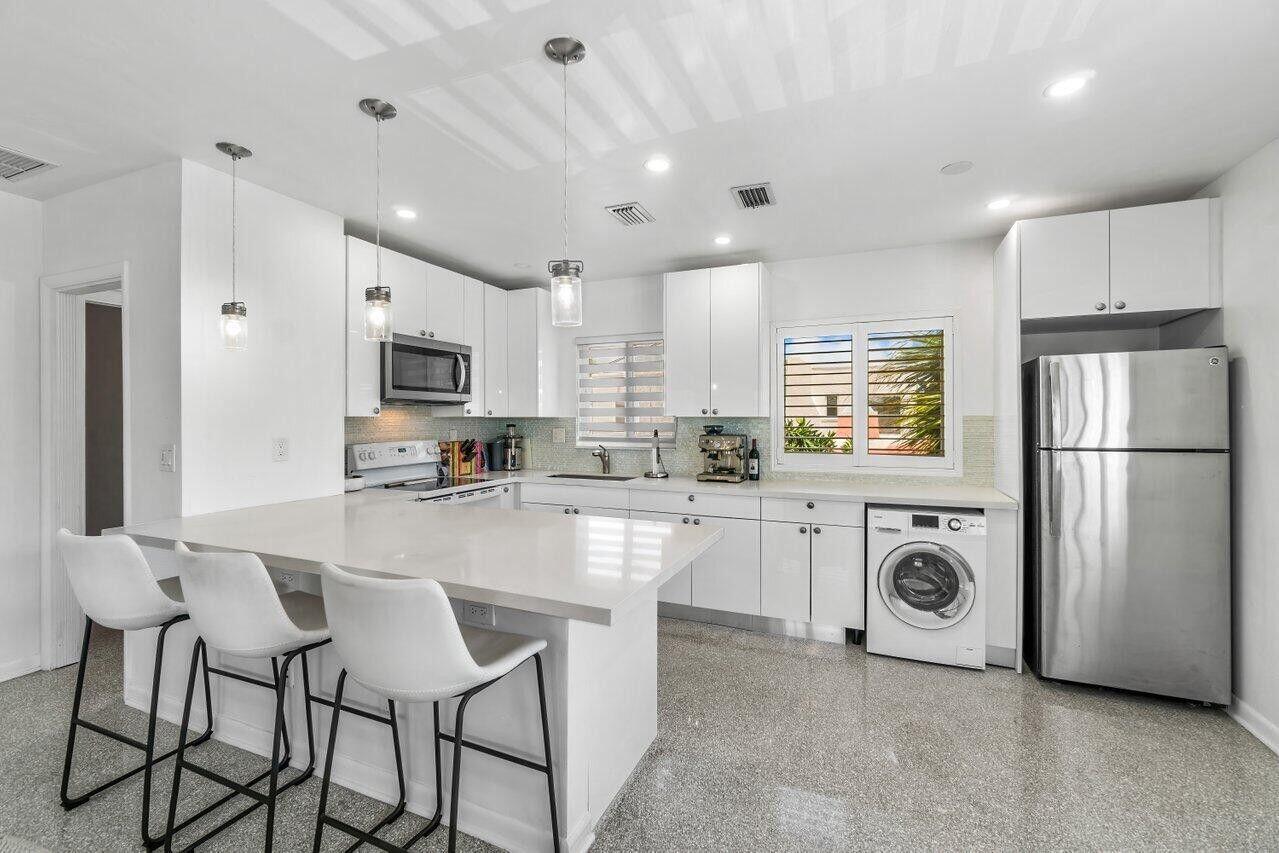 BEEKMAN COND DECL IN - Residential