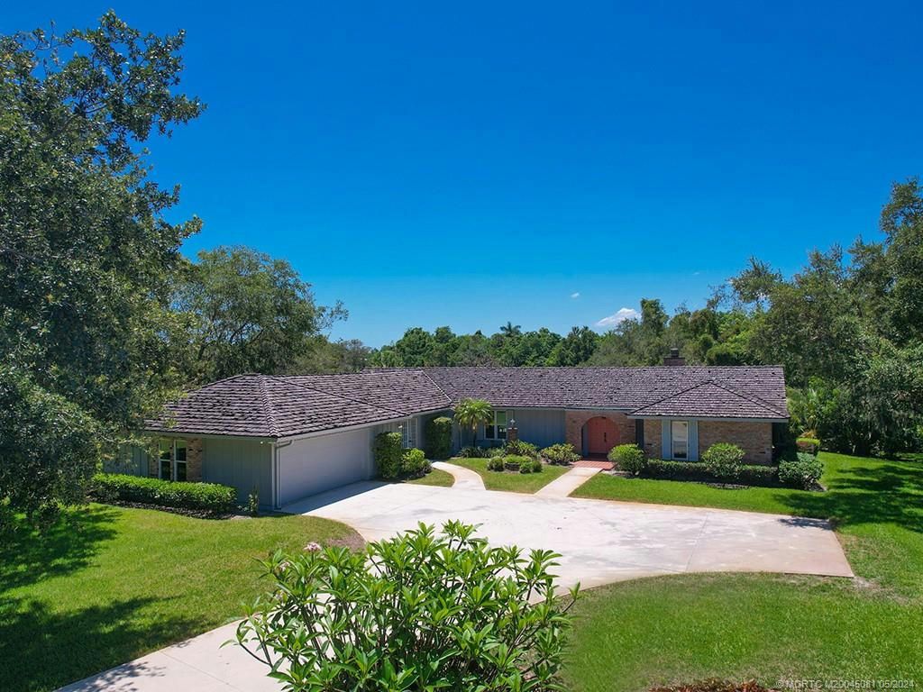Photo of 1644 SW Saint Andrews Drive, Palm City, FL 34990 (MLS # R10991098)