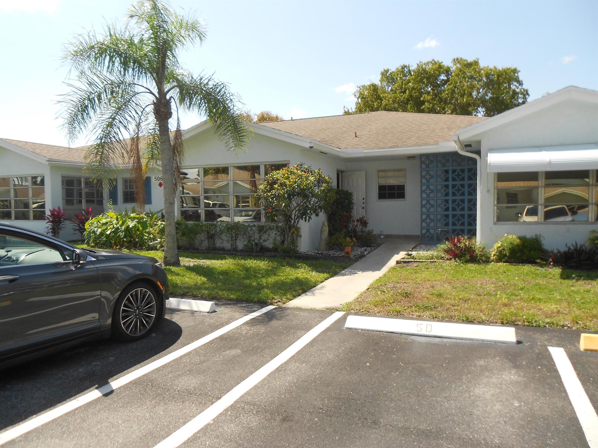 Spacious one bedroom with 2 bathrooms. Updates include wood laminate flooring, kitchen cabinets, A/C 2019, Refrigerator 2020, Roof 2019. Can be rented with or without furniture. High Point West is an active 55+ community that offers a wide range of activities that include pool, tennis, bocce, shuffle board, social club. Close to Atlantic Avenue with dining, shopping, entertainment, I-95, Turnpike and airports