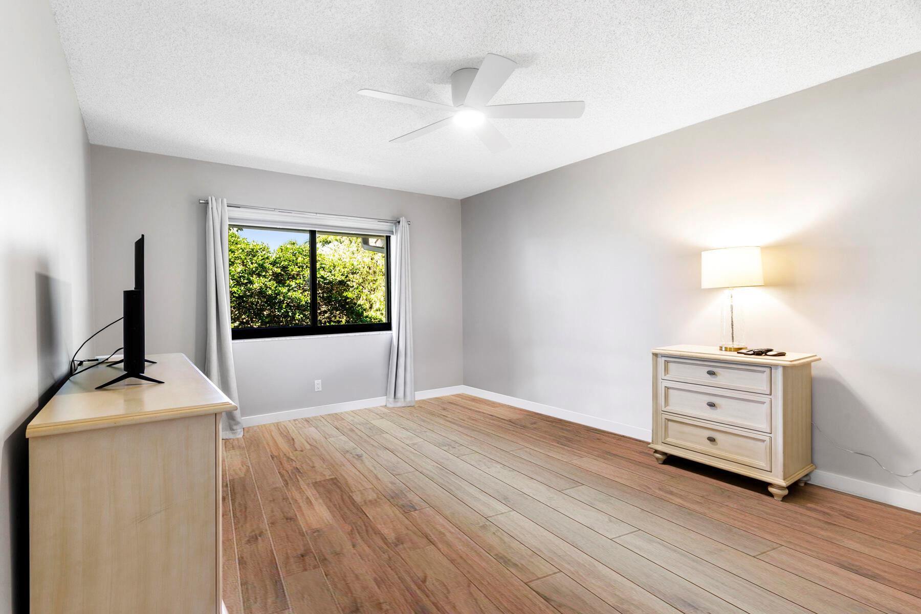 WATERBEND AT JONATHANS LA - Residential