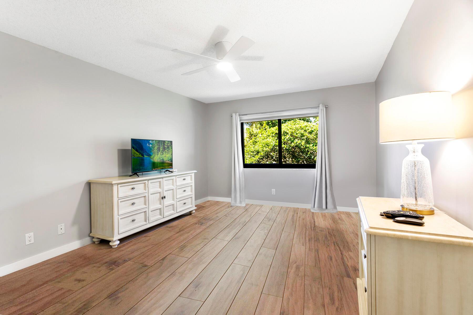 WATERBEND AT JONATHANS LA - Residential