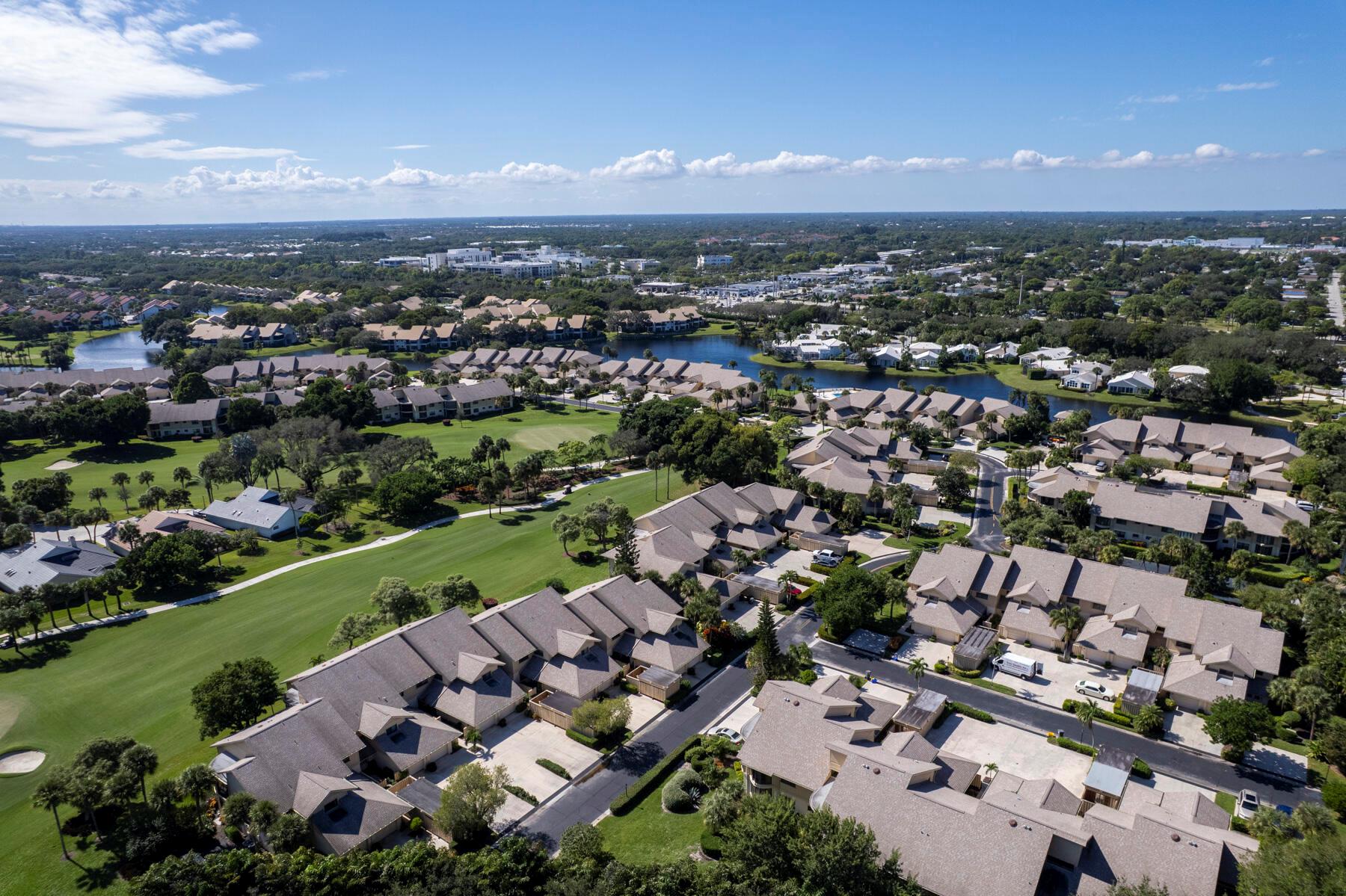 WATERBEND AT JONATHANS LA - Residential