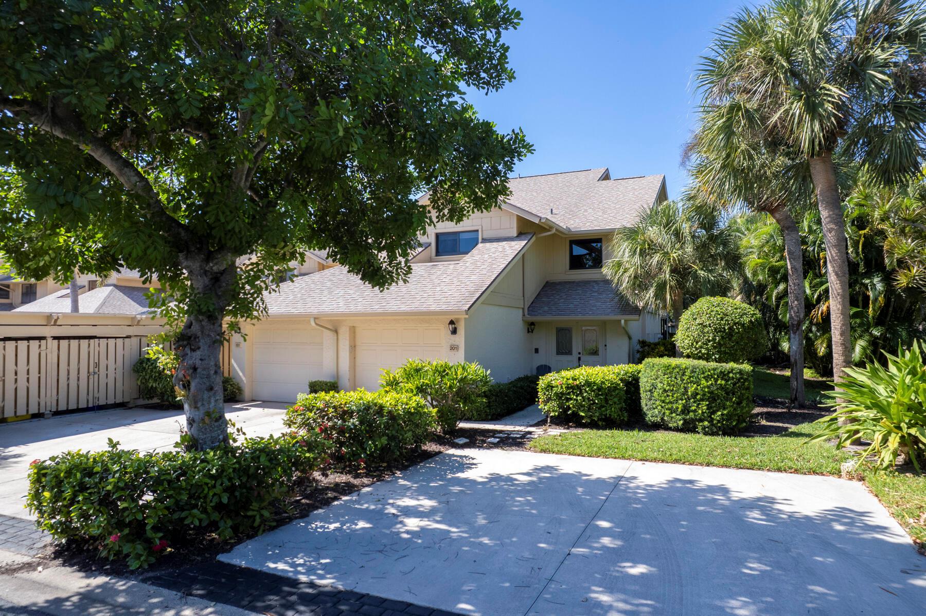 WATERBEND AT JONATHANS LA - Residential