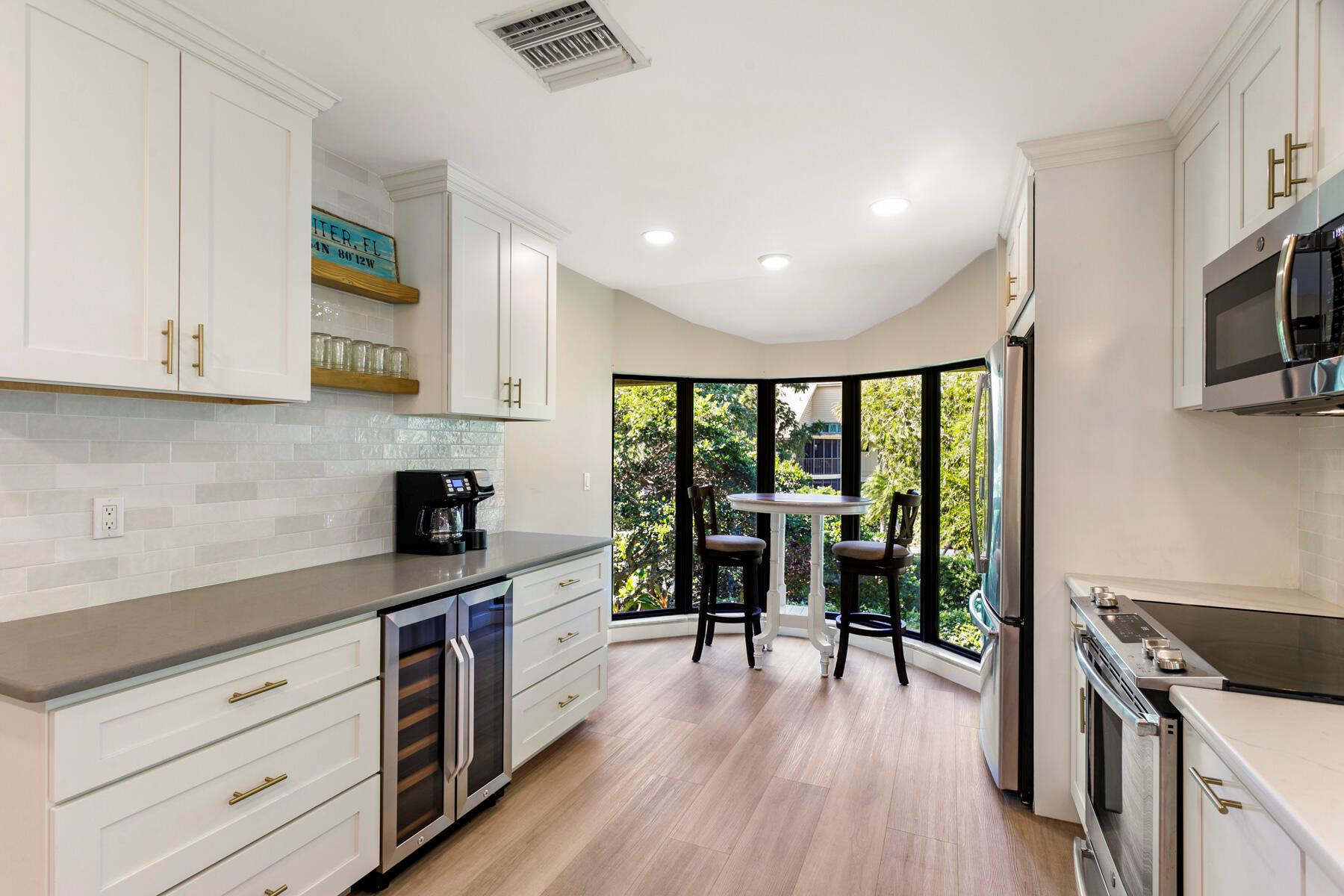 WATERBEND AT JONATHANS LA - Residential