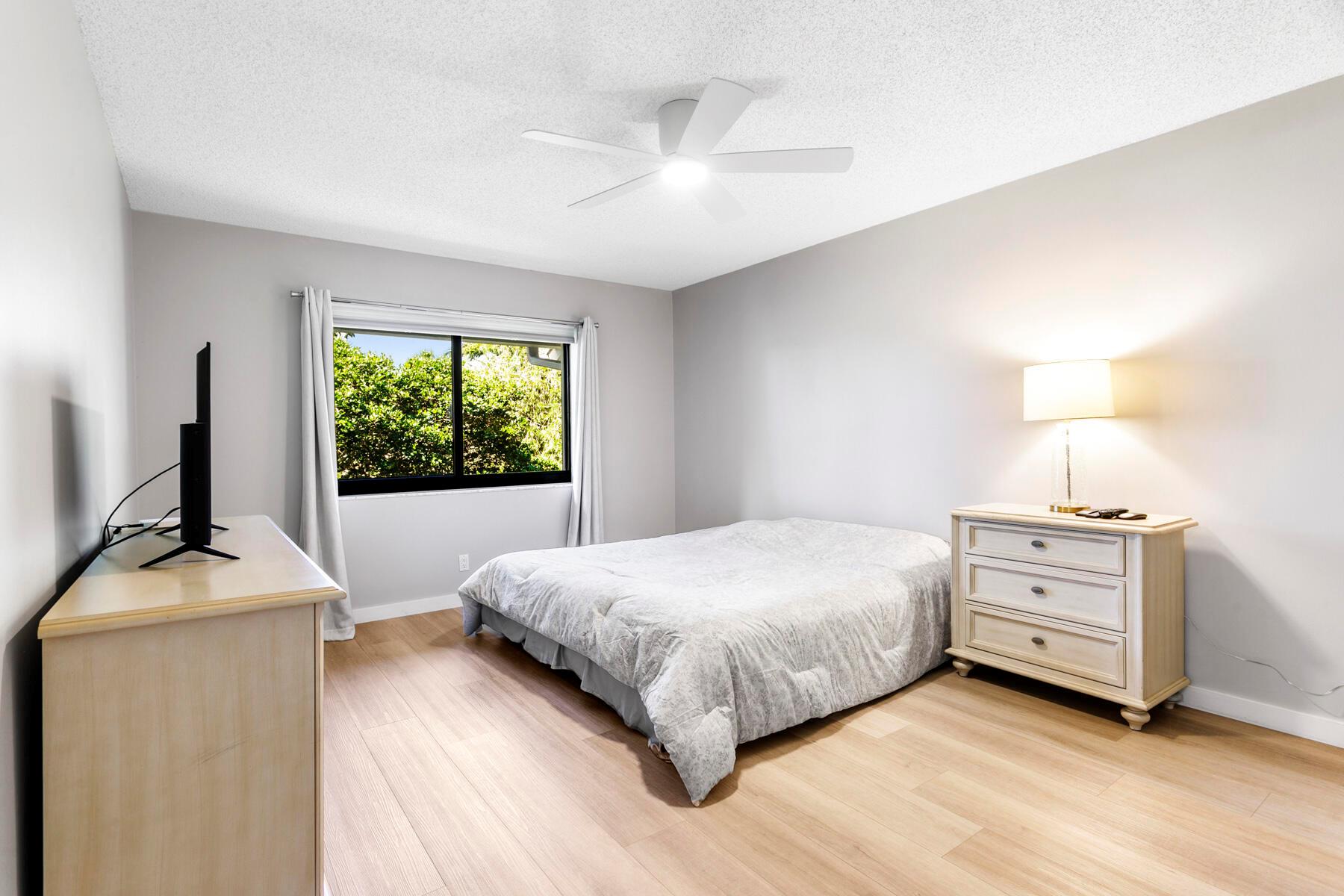 WATERBEND AT JONATHANS LA - Residential