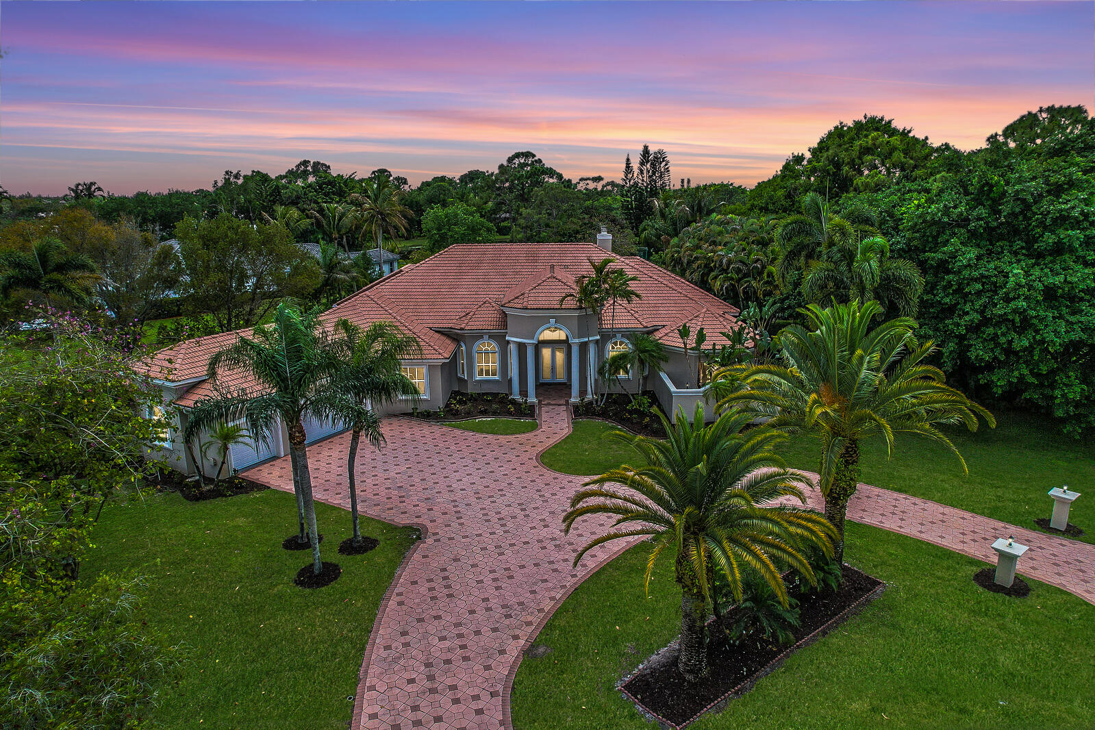 8280 Woodsmuir Drive