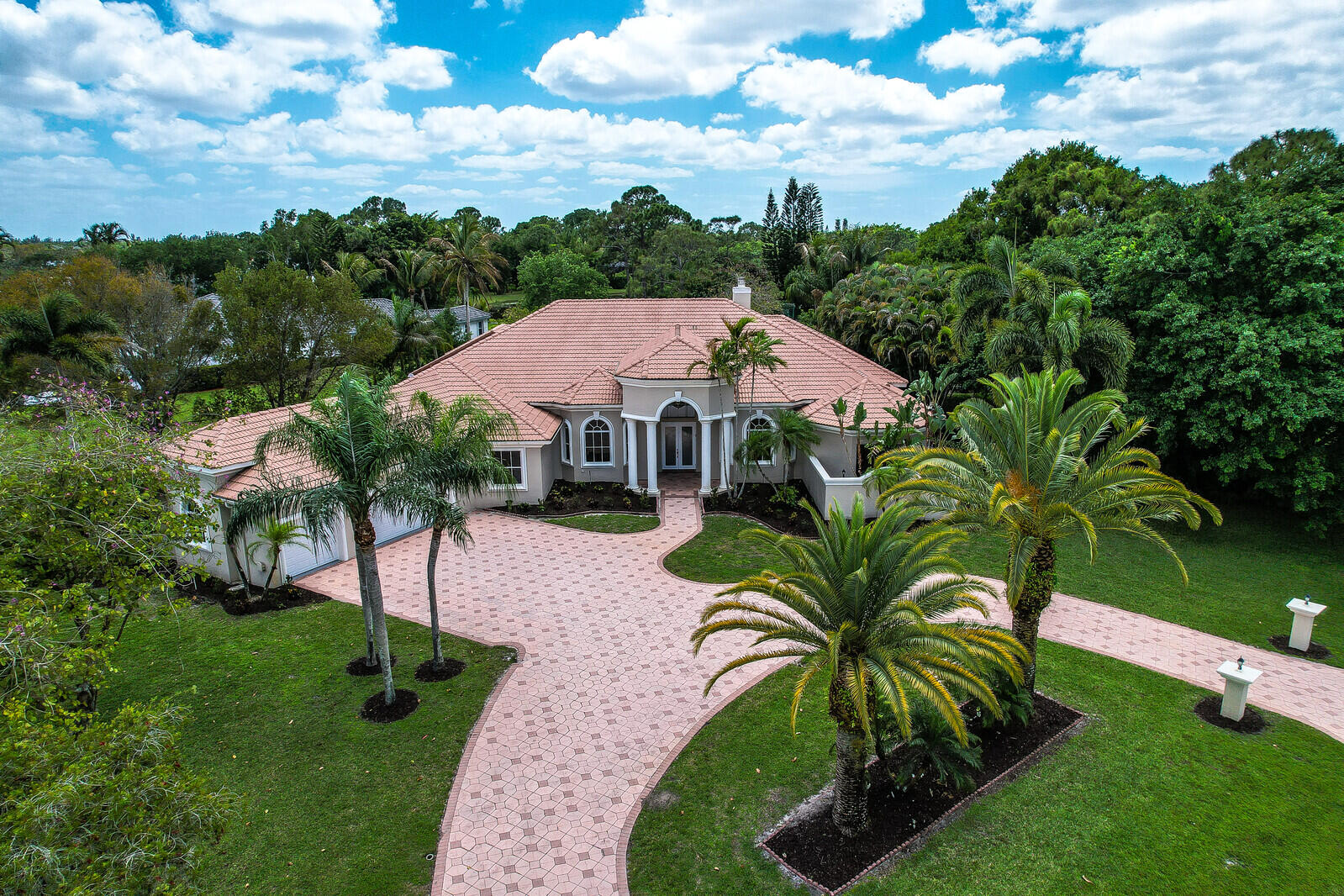 8280 Woodsmuir Drive