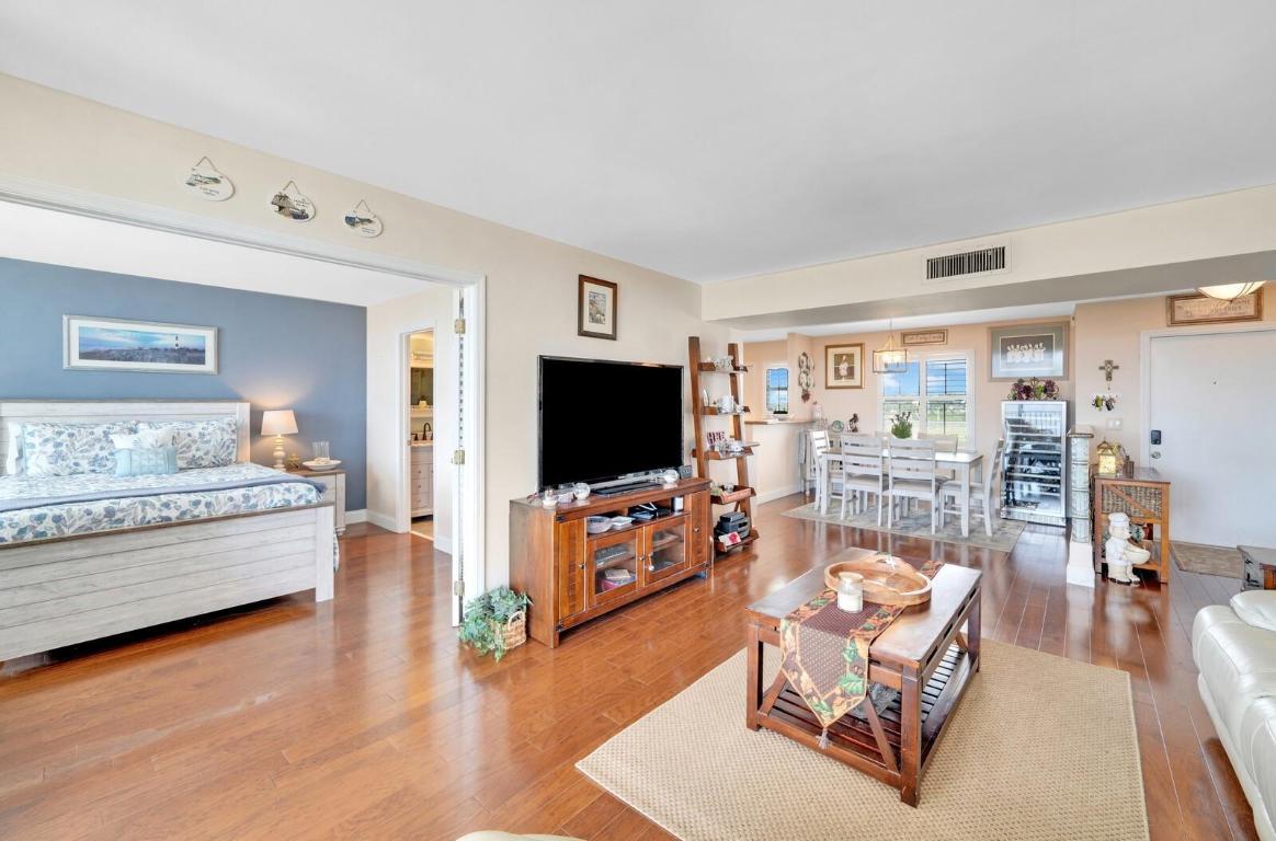 1 Harbourside Drive 1703