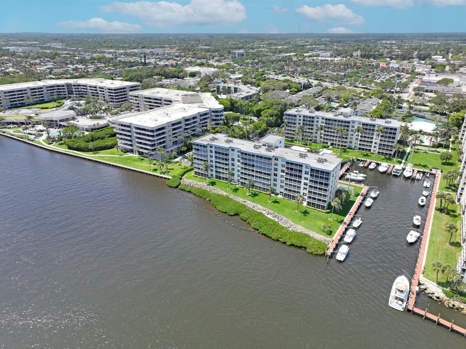 Stunning, completely renovated 2/2 penthouse suite with breathtaking water views of the Intracoastal and marina with a slight ocean view. Harbourside features a newly renovated marina (completion September/October 2025) with an incredibly low $2 per foot boat dockage! Magnificent granite and stainless kitchen has lots of cabinet and countertop space with a peninsula bar. Enjoy the ocean breezes while relaxing on the 200 sf screened patio. This condo scores a 10 out of 10 for walking proximity to numerous restaurants, Publix, LA Fitness, Trader Joe's and tons of retail shopping.