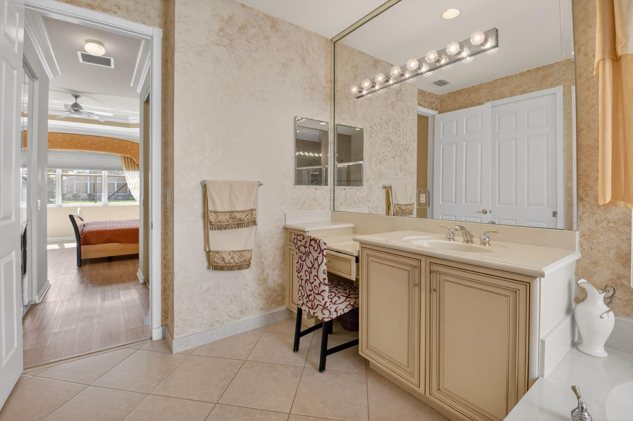 Valencia Shores 03 - Residential