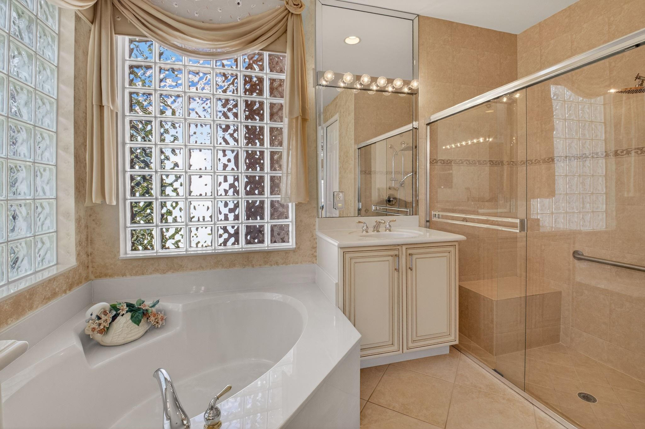 Valencia Shores 03 - Residential