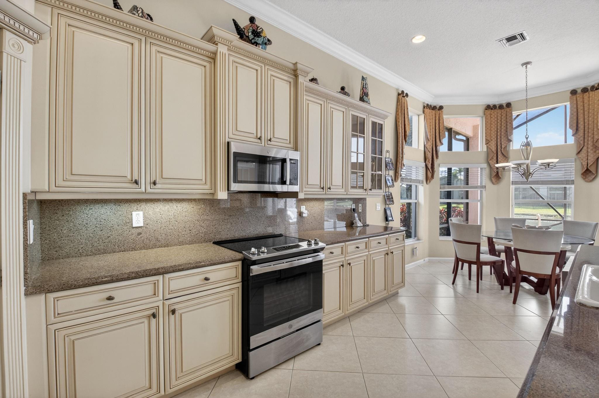 Valencia Shores 03 - Residential