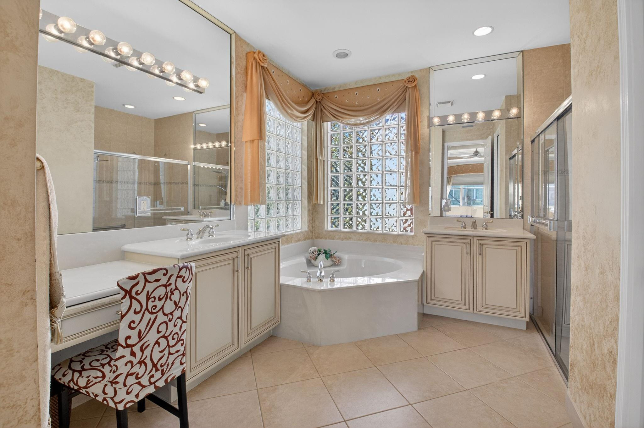 Valencia Shores 03 - Residential