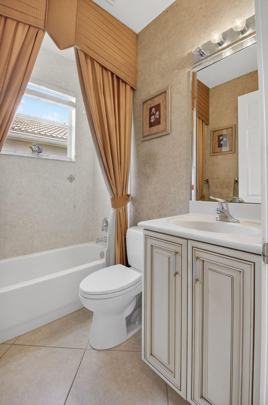 Valencia Shores 03 - Residential